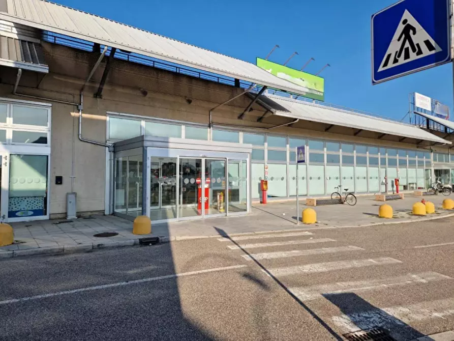 Immagine 4 di Negozio in vendita  in VIA MANLIO TRAVAGLINI, N. 20/A a Ravenna