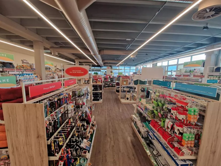 Immagine 6 di Negozio in vendita  in VIA MANLIO TRAVAGLINI, N. 20/A a Ravenna