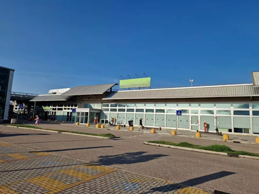 Immagine 11 di Negozio in vendita  in VIA MANLIO TRAVAGLINI, N. 20/A a Ravenna