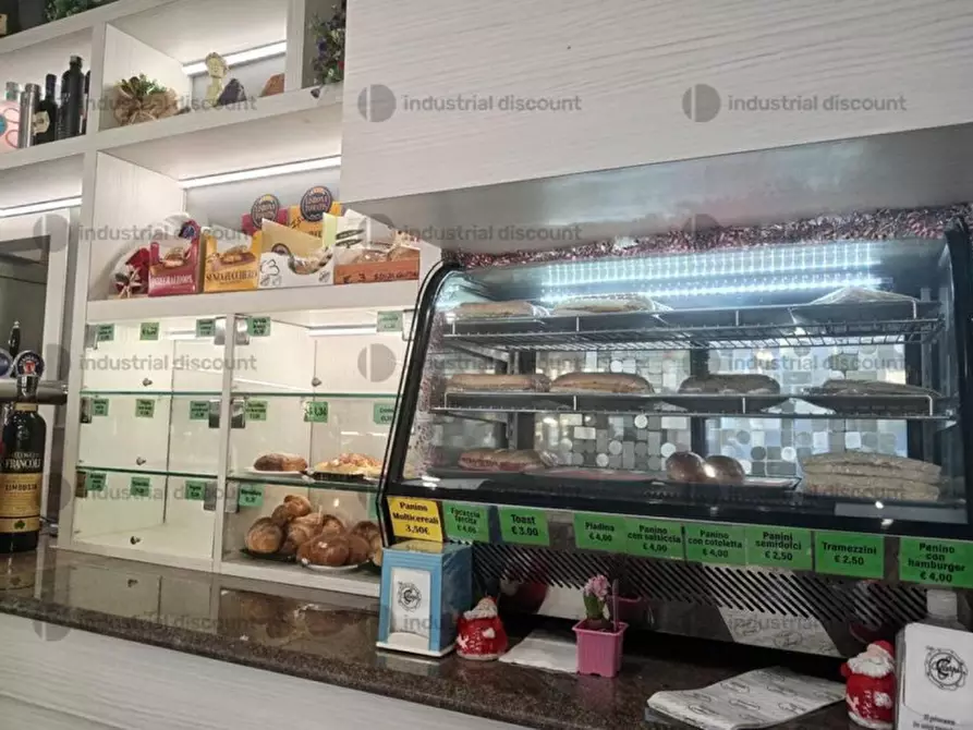 Immagine 5 di Negozio in vendita  in Volpiano, N. snc a Volpiano