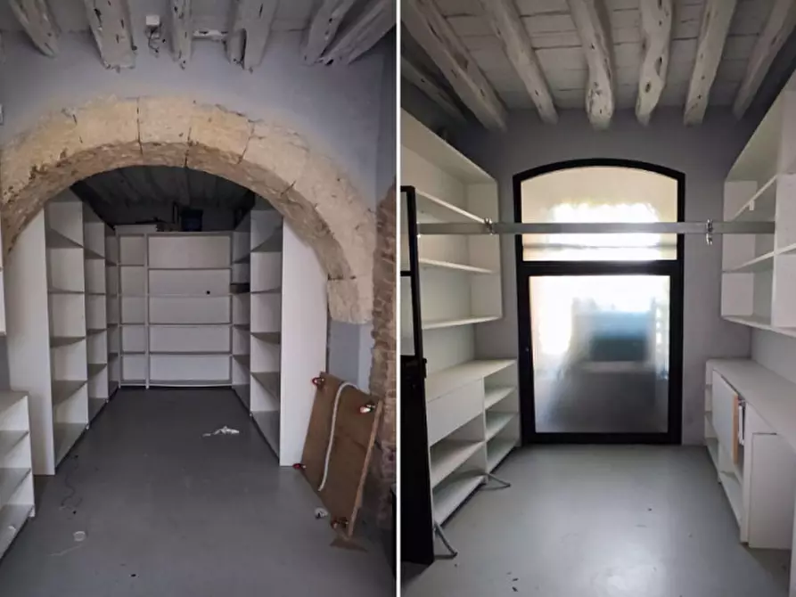 Immagine 13 di Negozio in vendita  in Via Sulis, N. 71-73 a Cagliari