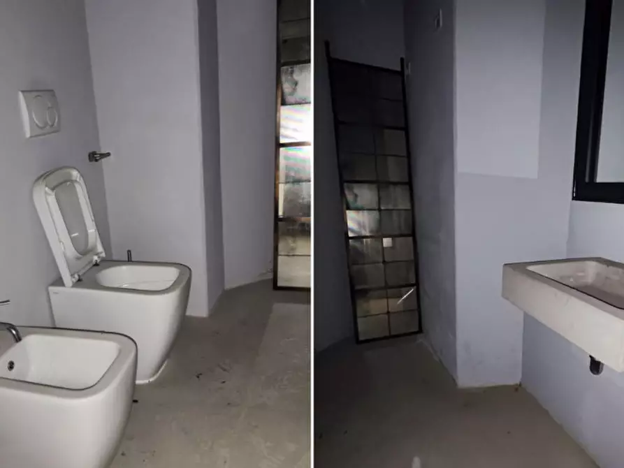 Immagine 15 di Negozio in vendita  in Via Sulis, N. 71-73 a Cagliari