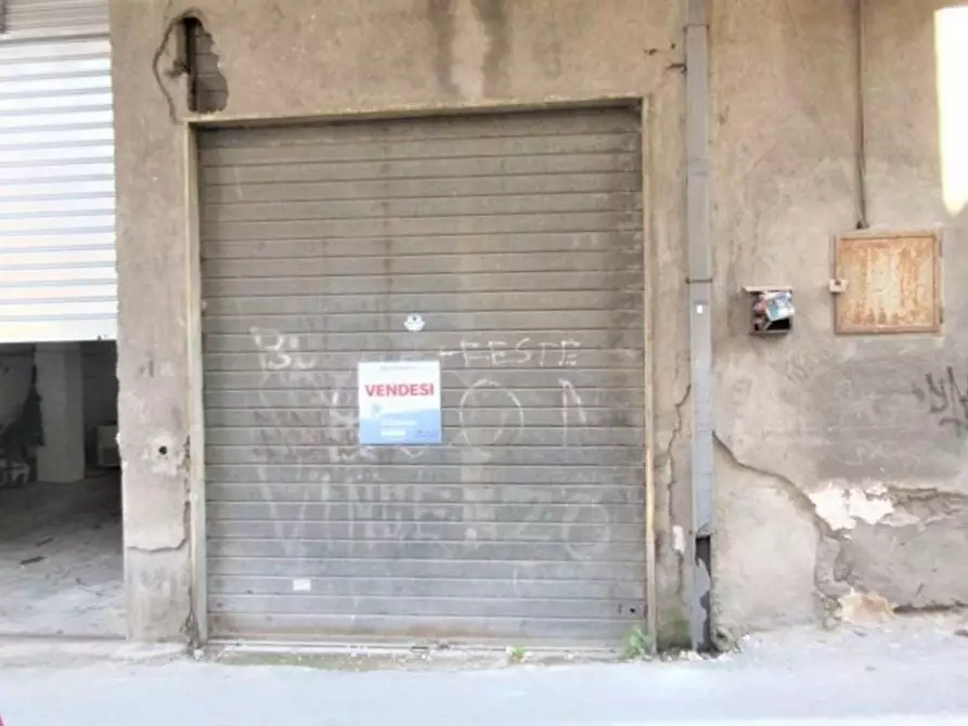 Immagine 2 di Negozio in vendita  in Via Tavani a Somma Vesuviana