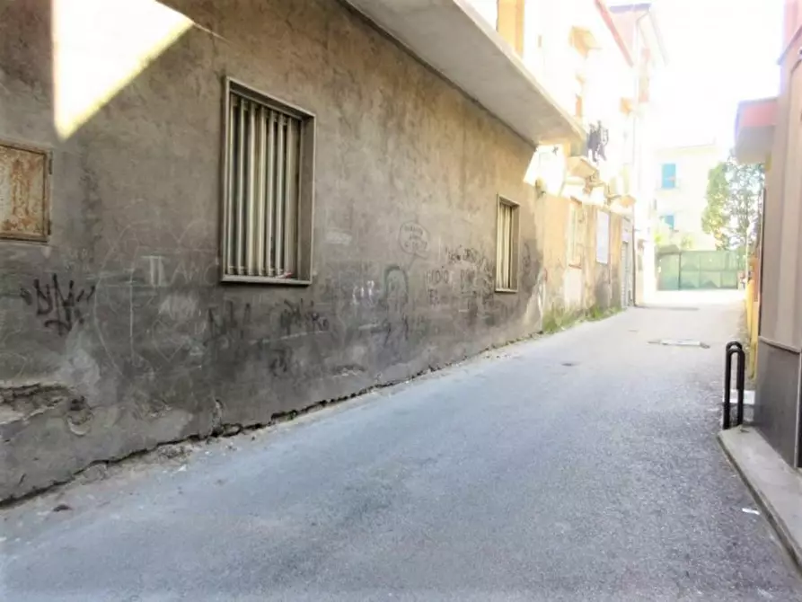 Immagine 3 di Negozio in vendita  in Via Tavani a Somma Vesuviana