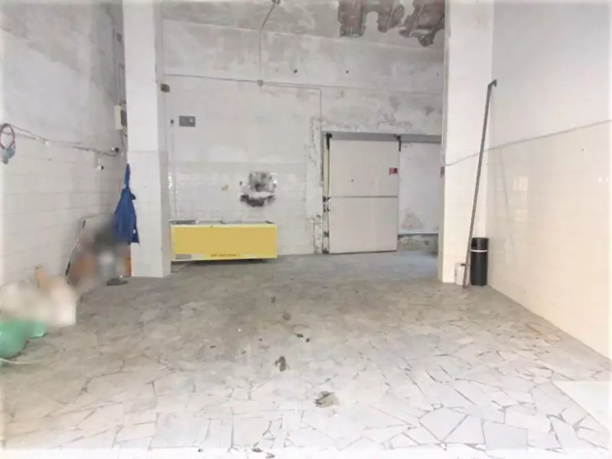 Immagine 6 di Negozio in vendita  in Via Tavani a Somma Vesuviana