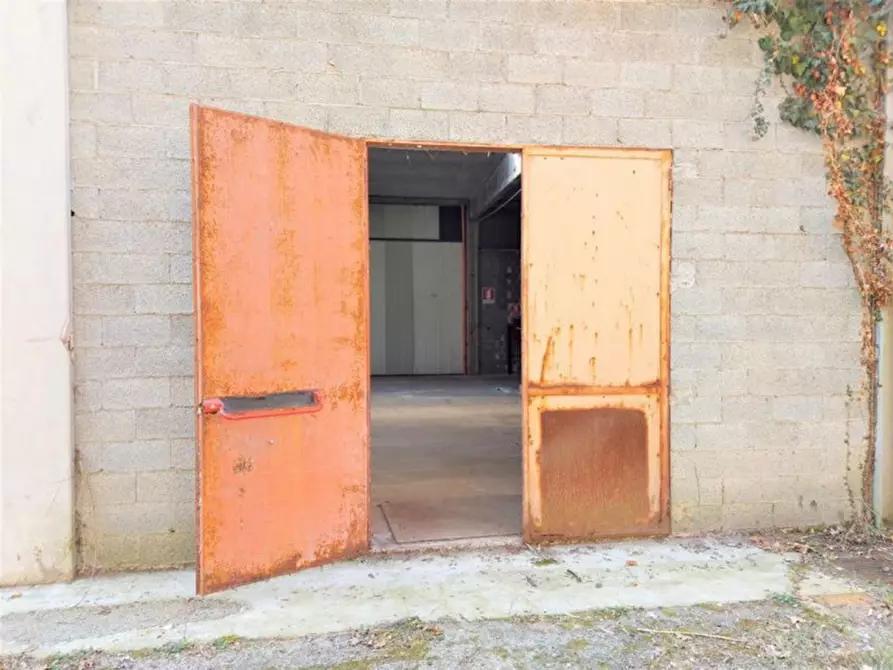 Immagine 10 di Capannone industriale in vendita  in Frazione Molinetto, N. 6 a Strona