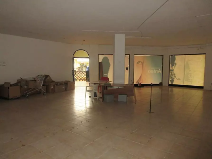 Immagine 1 di Negozio in vendita  in Viale Antium, N. 6 a Anzio