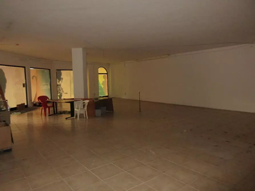 Immagine 10 di Negozio in vendita  in Viale Antium, N. 6 a Anzio