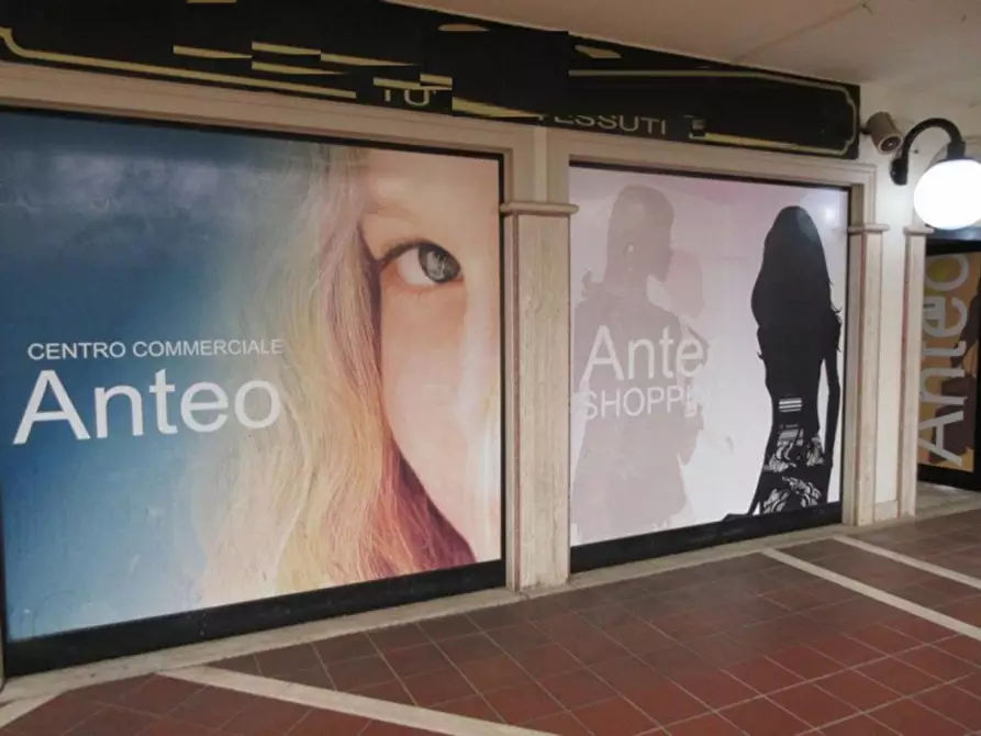 Immagine 14 di Negozio in vendita  in Viale Antium, N. 6 a Anzio