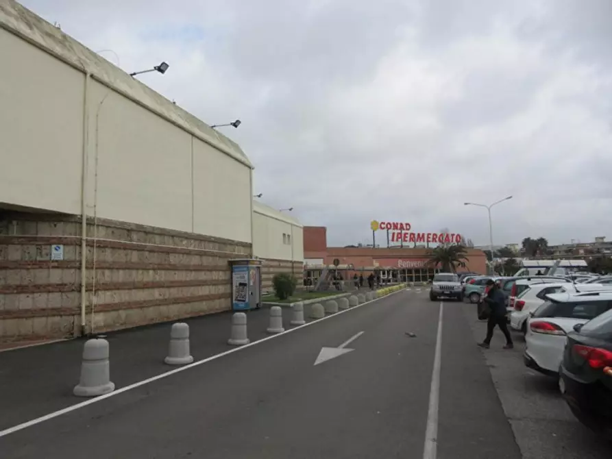 Immagine 16 di Negozio in vendita  in Viale Antium, N. 6 a Anzio