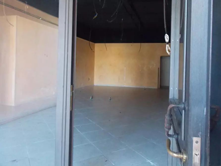 Immagine 3 di Negozio in vendita  in Via Rocco Chinnici, N. 2 a Termini Imerese