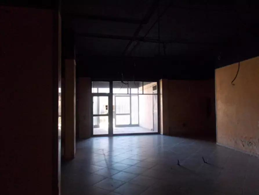 Immagine 11 di Negozio in vendita  in Via Rocco Chinnici, N. 2 a Termini Imerese