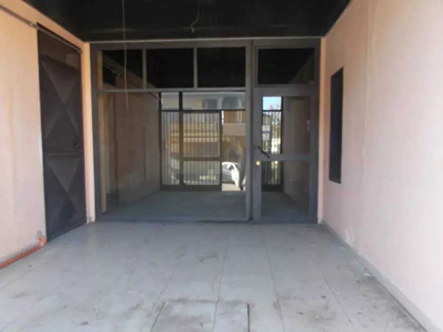 Immagine 12 di Negozio in vendita  in Via Rocco Chinnici, N. 2 a Termini Imerese