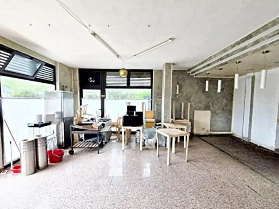 Immagine 4 di Negozio in vendita  in Via la Badia, N. 34 a Bagnolo In Piano