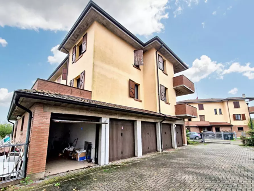 Immagine 8 di Negozio in vendita  in Via la Badia, N. 34 a Bagnolo In Piano