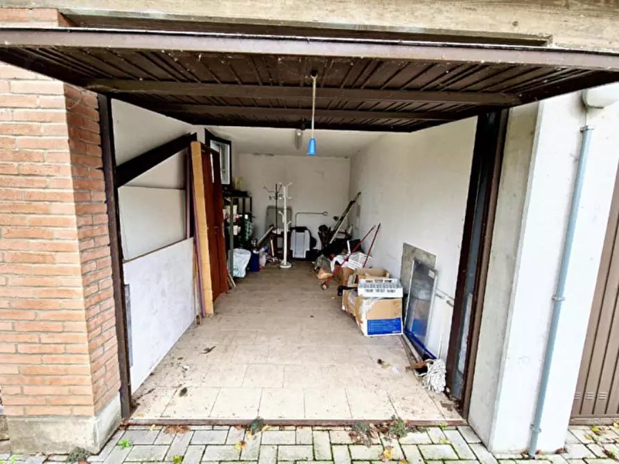 Immagine 9 di Negozio in vendita  in Via la Badia, N. 34 a Bagnolo In Piano