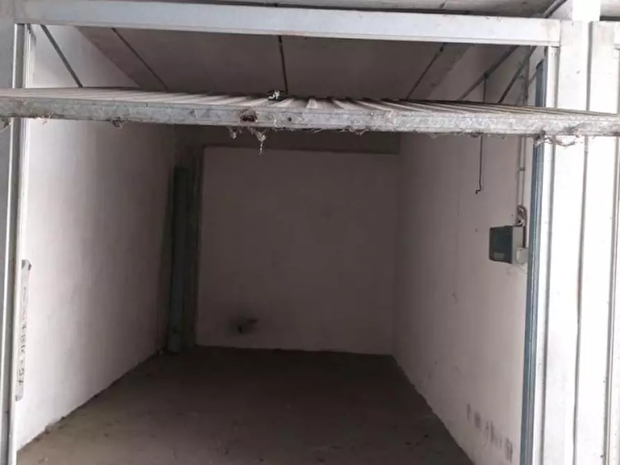 Immagine 2 di Posto auto in vendita  in Via dei Giardinetti, N. 158 a Roma