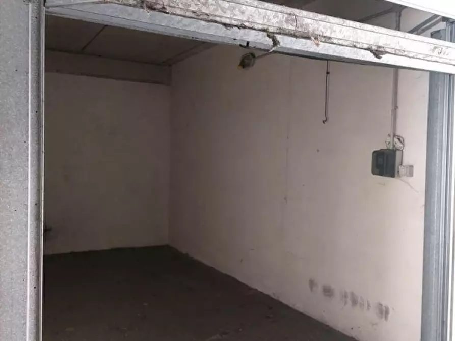 Immagine 3 di Posto auto in vendita  in Via dei Giardinetti, N. 158 a Roma