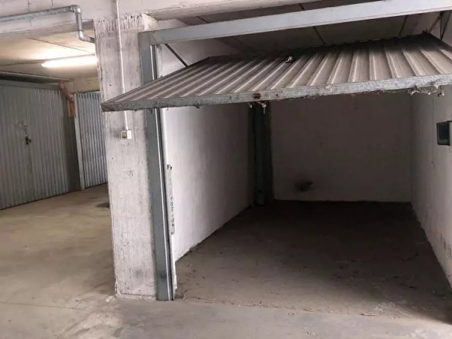 Immagine 4 di Posto auto in vendita  in Via dei Giardinetti, N. 158 a Roma