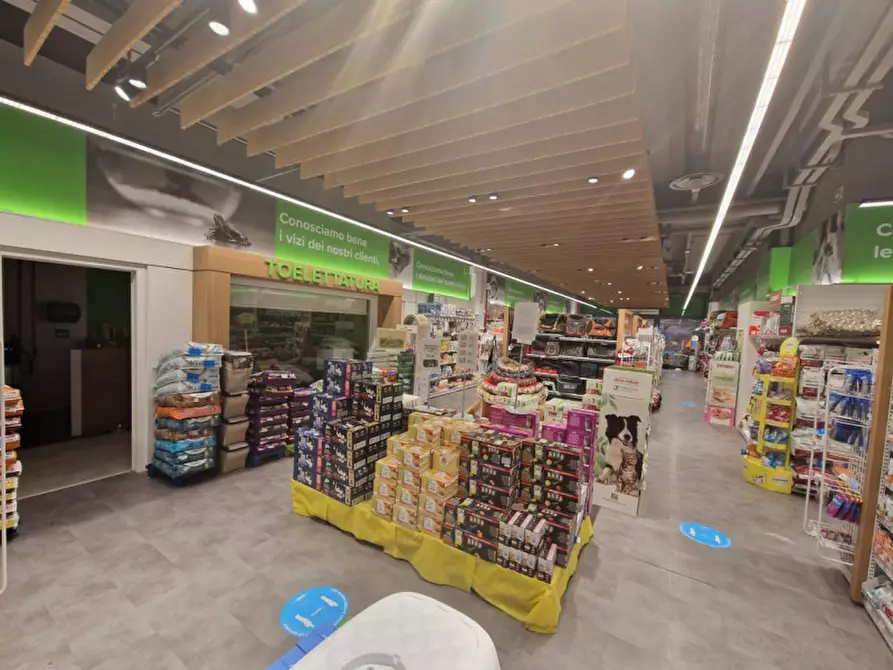 Immagine 3 di Negozio in vendita  in PIAZZA ILARIA ALPI, N. 25 a Nonantola