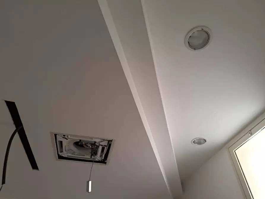 Immagine 16 di Negozio in vendita  in Viale Aldo Moro, N. 4 a Brindisi