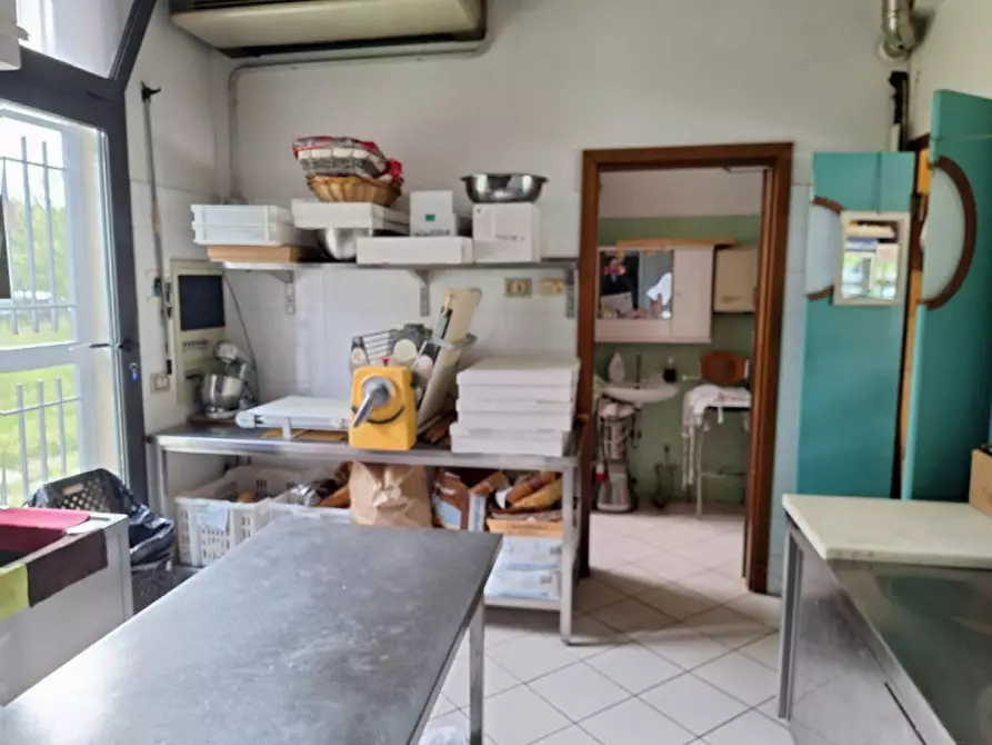 Immagine 3 di Attività commerciale in vendita  in via Galilei, N. 29 a Ravenna
