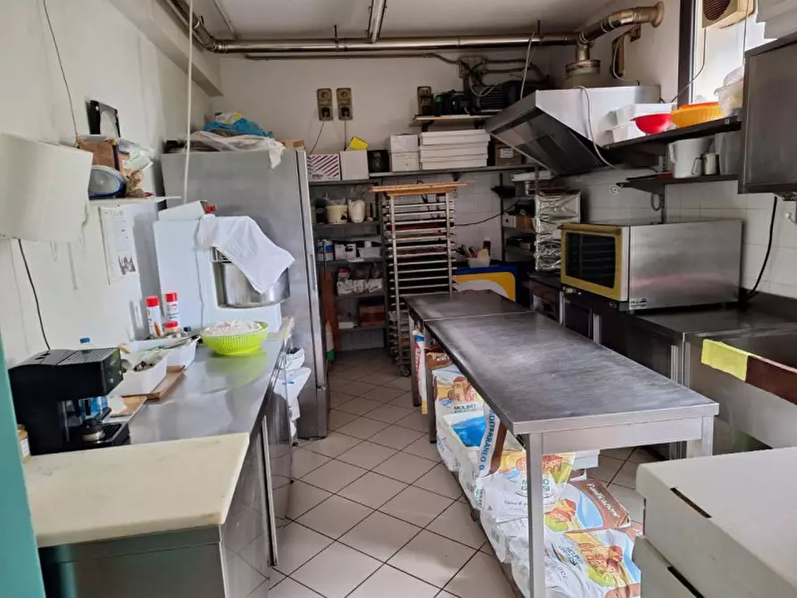 Immagine 6 di Attività commerciale in vendita  in via Galilei, N. 29 a Ravenna
