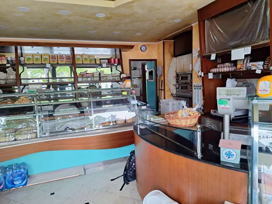 Immagine 10 di Attività commerciale in vendita  in via Galilei, N. 29 a Ravenna