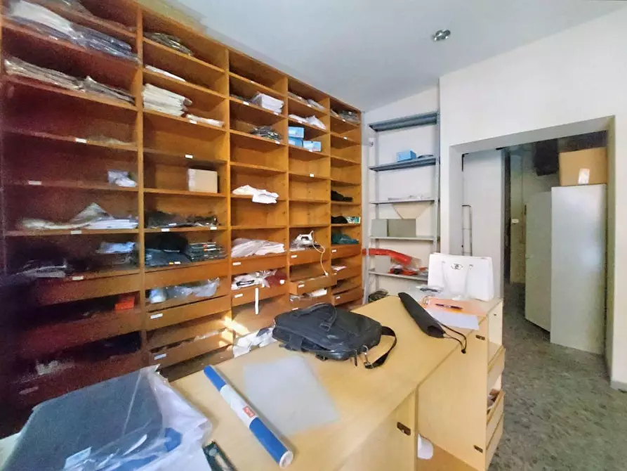 Immagine 3 di Negozio in vendita  in Via Canino, N. 8 a Roma