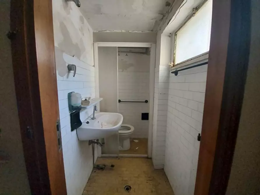 Immagine 7 di Negozio in vendita  in via III traversa, N. 25/a a Cervia