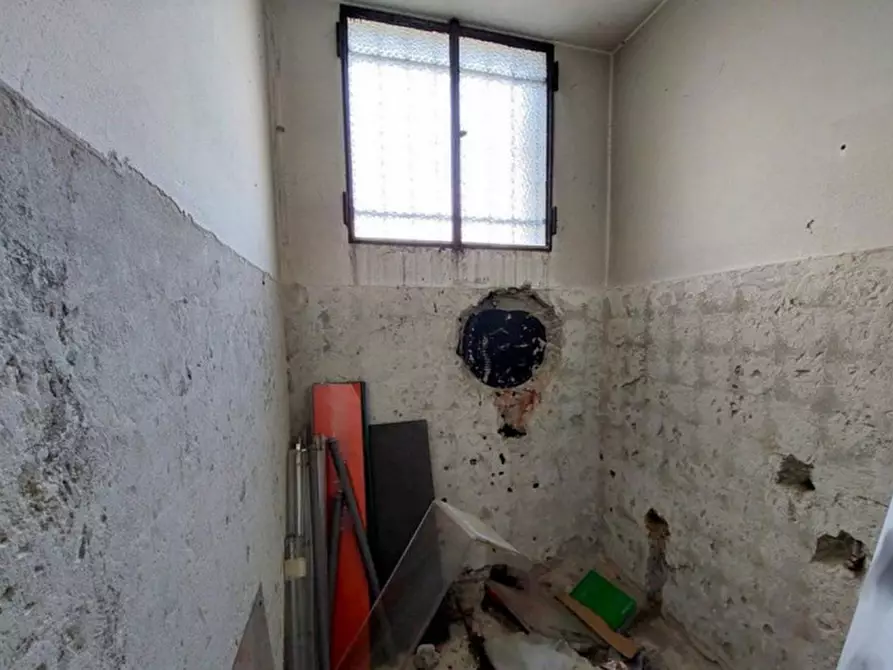 Immagine 12 di Cantina in vendita  in Via Brusaporto, N. 54/E a Seriate