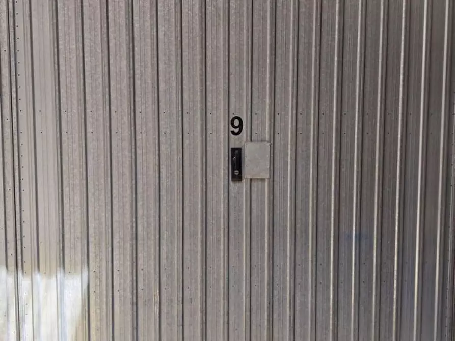 Immagine 1 di Posto auto in vendita  in Via dei Giardinetti, N. 158 a Roma