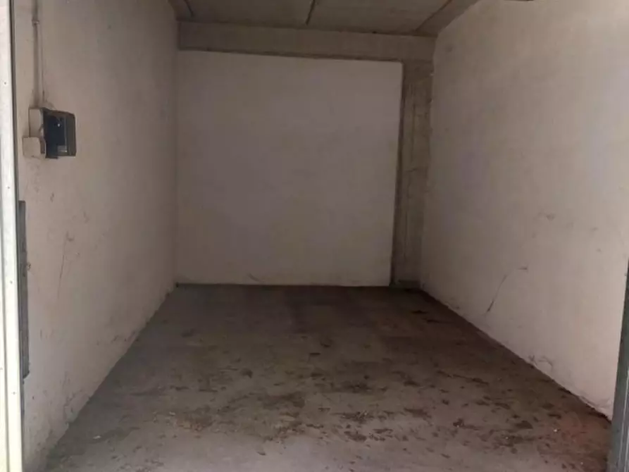 Immagine 2 di Posto auto in vendita  in Via dei Giardinetti, N. 158 a Roma