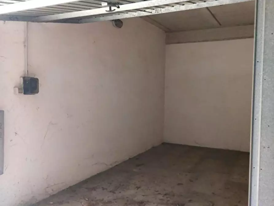 Immagine 3 di Posto auto in vendita  in Via dei Giardinetti, N. 158 a Roma