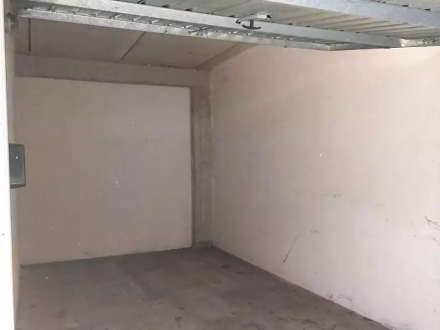 Immagine 4 di Posto auto in vendita  in Via dei Giardinetti, N. 158 a Roma