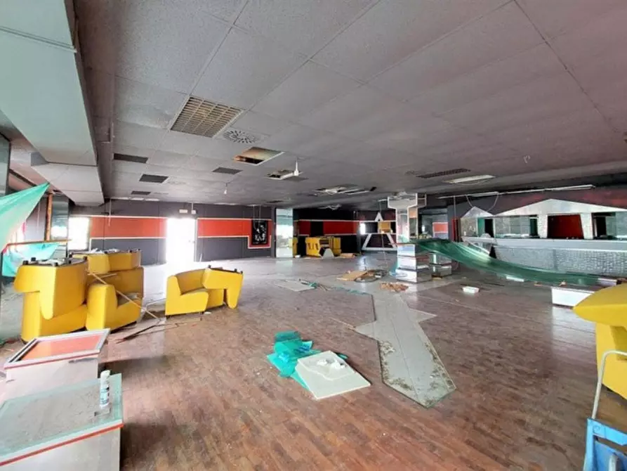 Immagine 6 di Attività commerciale in vendita  in Via del Lavoro, N. 25 a Castegnato