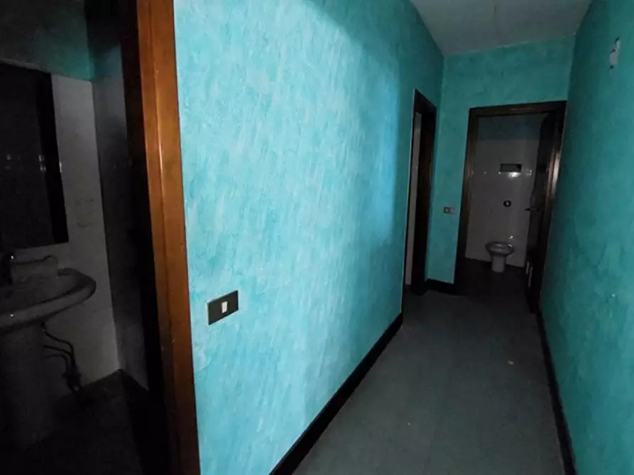 Immagine 15 di Attività commerciale in vendita  in Via del Lavoro, N. 25 a Castegnato