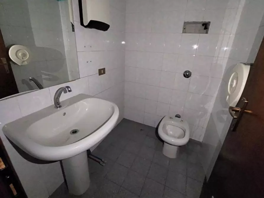 Immagine 16 di Attività commerciale in vendita  in Via del Lavoro, N. 25 a Castegnato