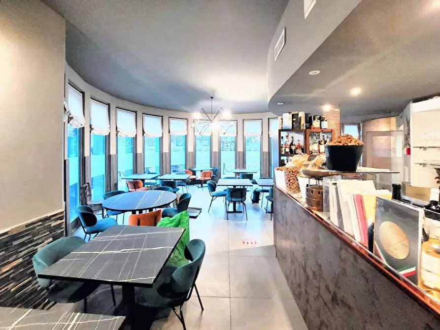 Immagine 2 di Attività commerciale in vendita  in Via Giuseppe Mazzini, N. 33 a Saronno