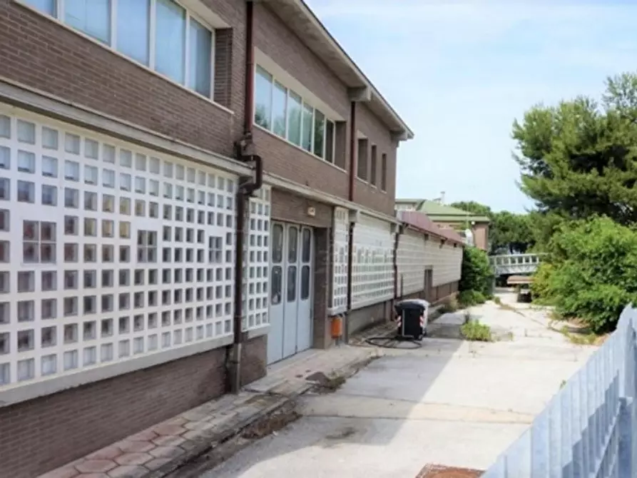 Immagine 2 di Capannone industriale in vendita  in Via Matteo Ricci, N. 10 a Ancona