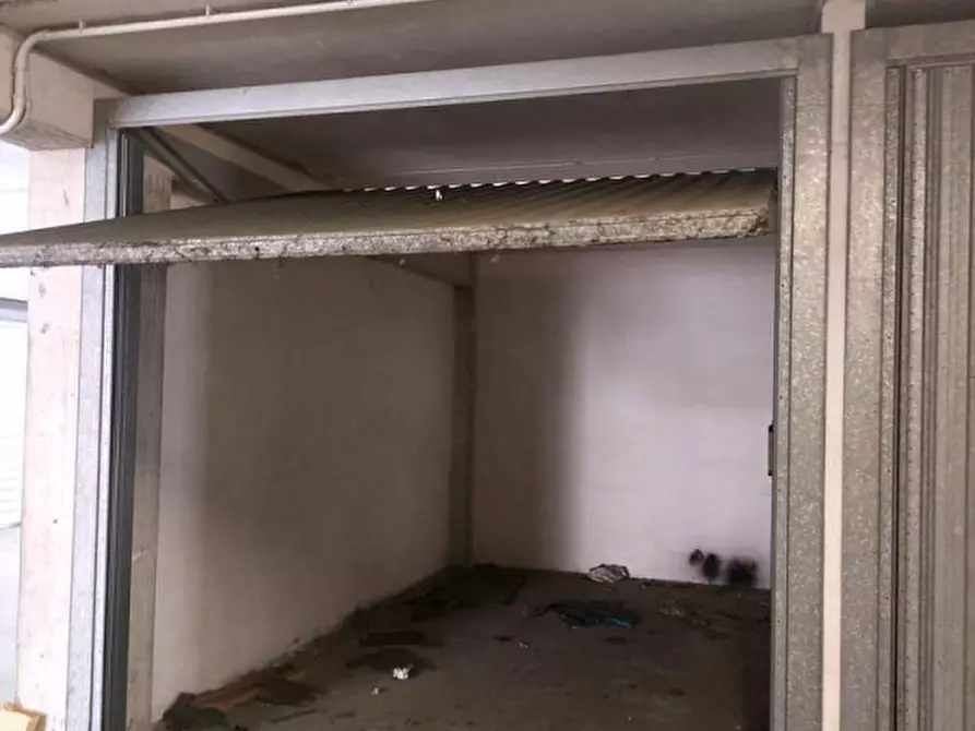 Immagine 3 di Posto auto in vendita  in Via dei Giardinetti, N. 158 a Roma