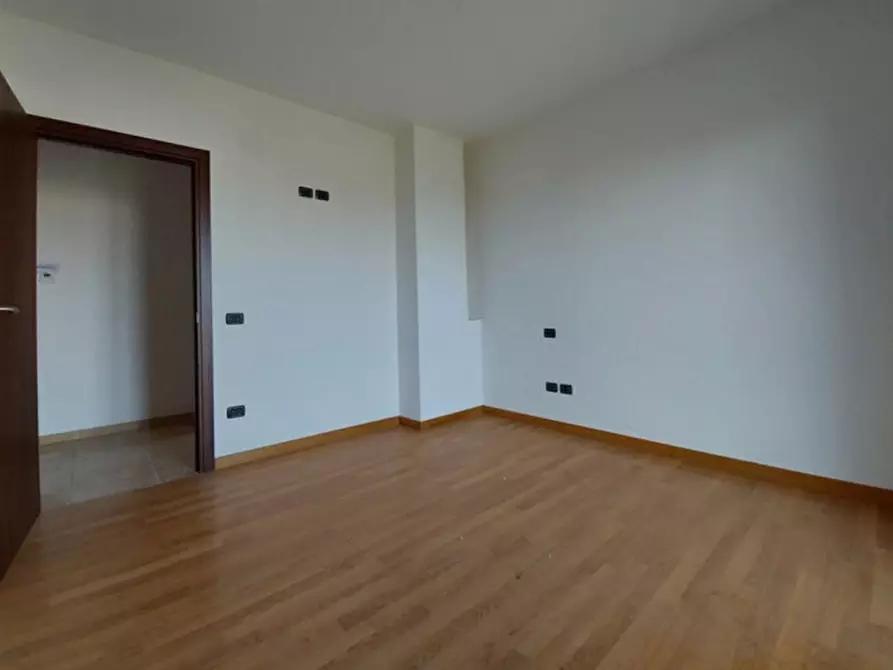 Immagine 7 di Ufficio in vendita  in Via Indipendenza, N. 47 a Sant'egidio Alla Vibrata