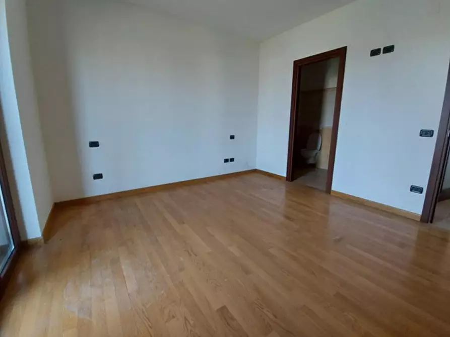 Immagine 10 di Ufficio in vendita  in Via Indipendenza, N. 47 a Sant'egidio Alla Vibrata