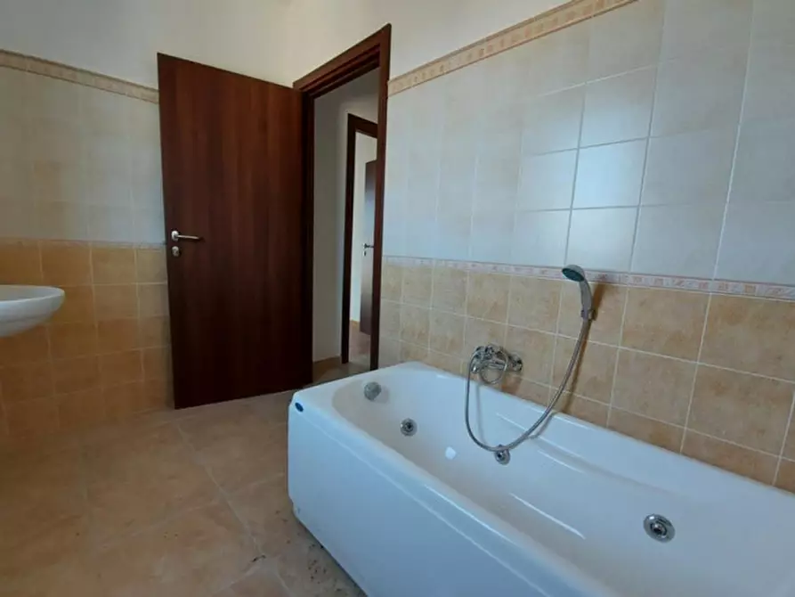 Immagine 11 di Ufficio in vendita  in Via Indipendenza, N. 47 a Sant'egidio Alla Vibrata