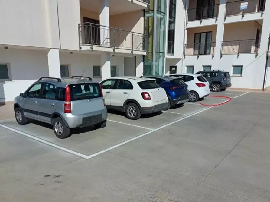 Immagine 15 di Ufficio in vendita  in Via Indipendenza, N. 47 a Sant'egidio Alla Vibrata