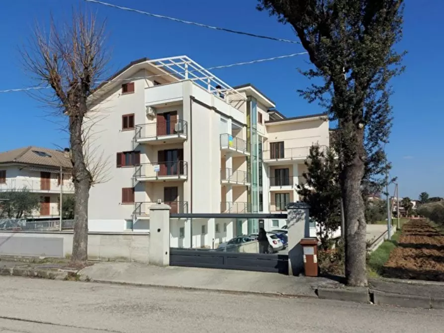 Immagine 16 di Ufficio in vendita  in Via Indipendenza, N. 47 a Sant'egidio Alla Vibrata