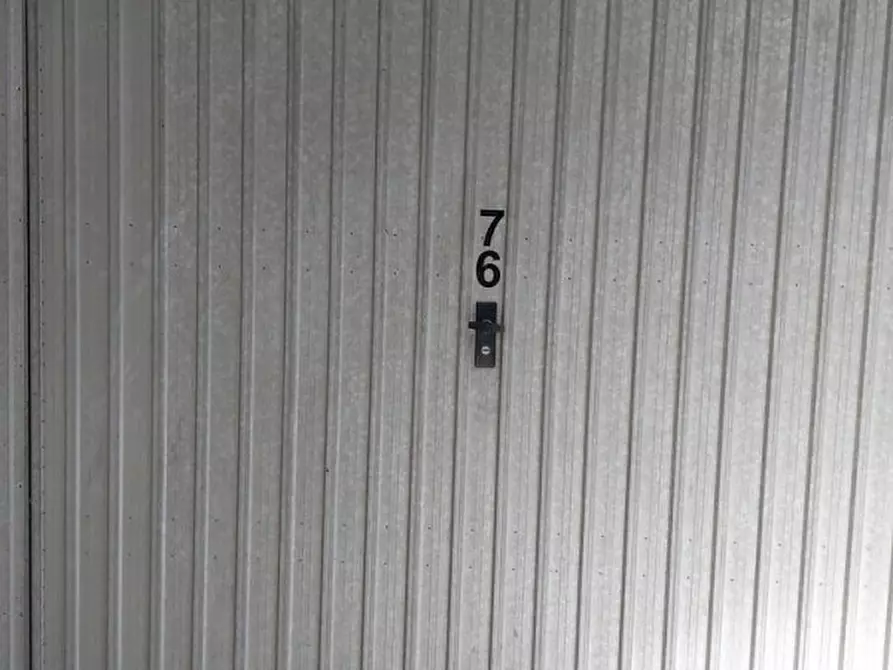 Immagine 1 di Posto auto in vendita  in Via dei Giardinetti, N. 158 a Roma