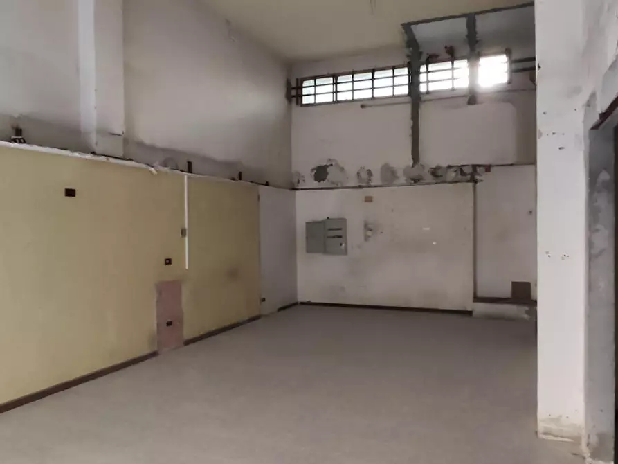 Immagine 3 di Negozio in vendita  in Via Carlo Baudi Di Vesme, N. 73 a Cagliari