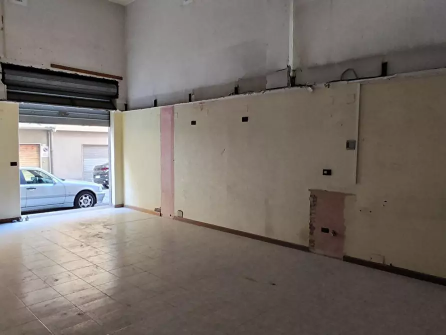 Immagine 6 di Negozio in vendita  in Via Carlo Baudi Di Vesme, N. 73 a Cagliari