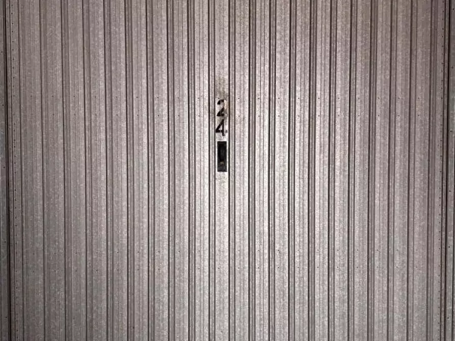 Immagine 1 di Posto auto in vendita  in Via dei Giardinetti, N. 158 a Roma